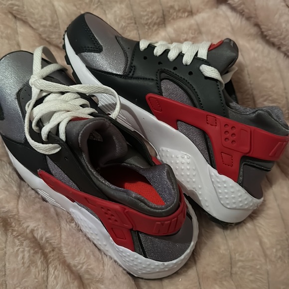 Nike Huarache - Picture 2 of 3
